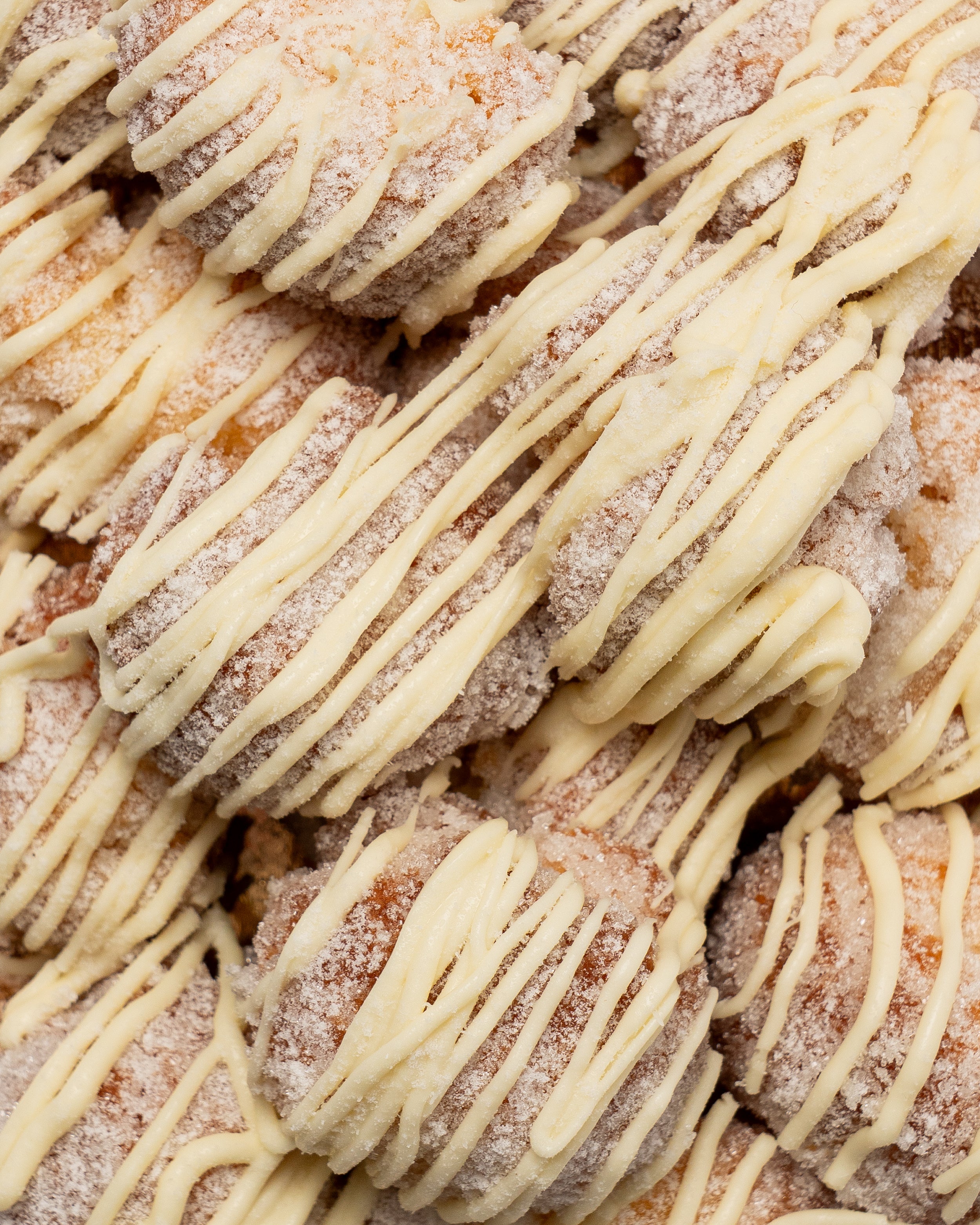 CASTAGNOLE AL CIOCCOLATO BIANCO CON BAGNO ALLA STREGA