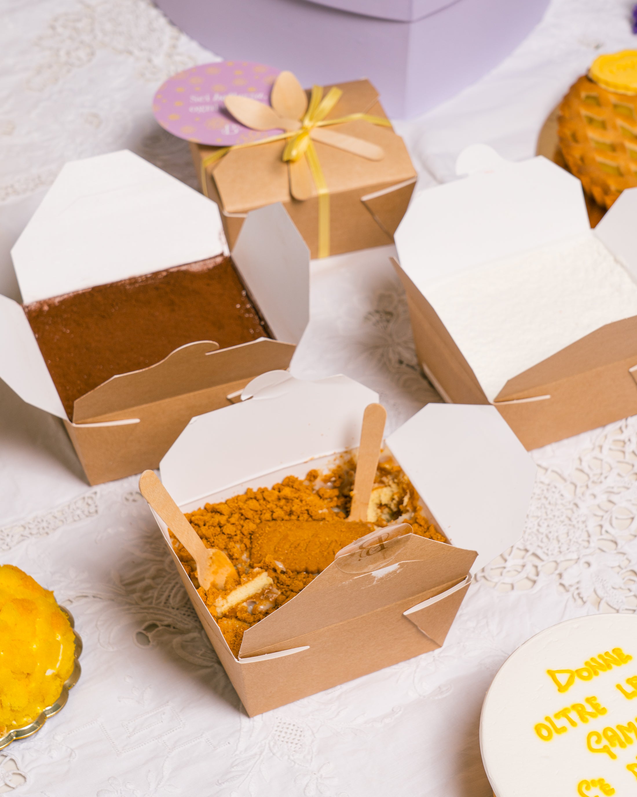 Box mini cake