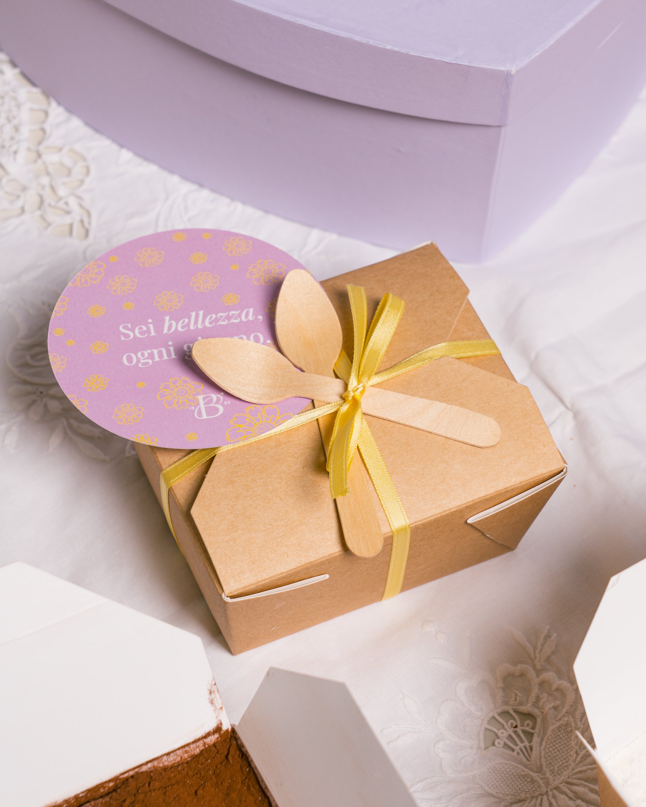 Box mini cake